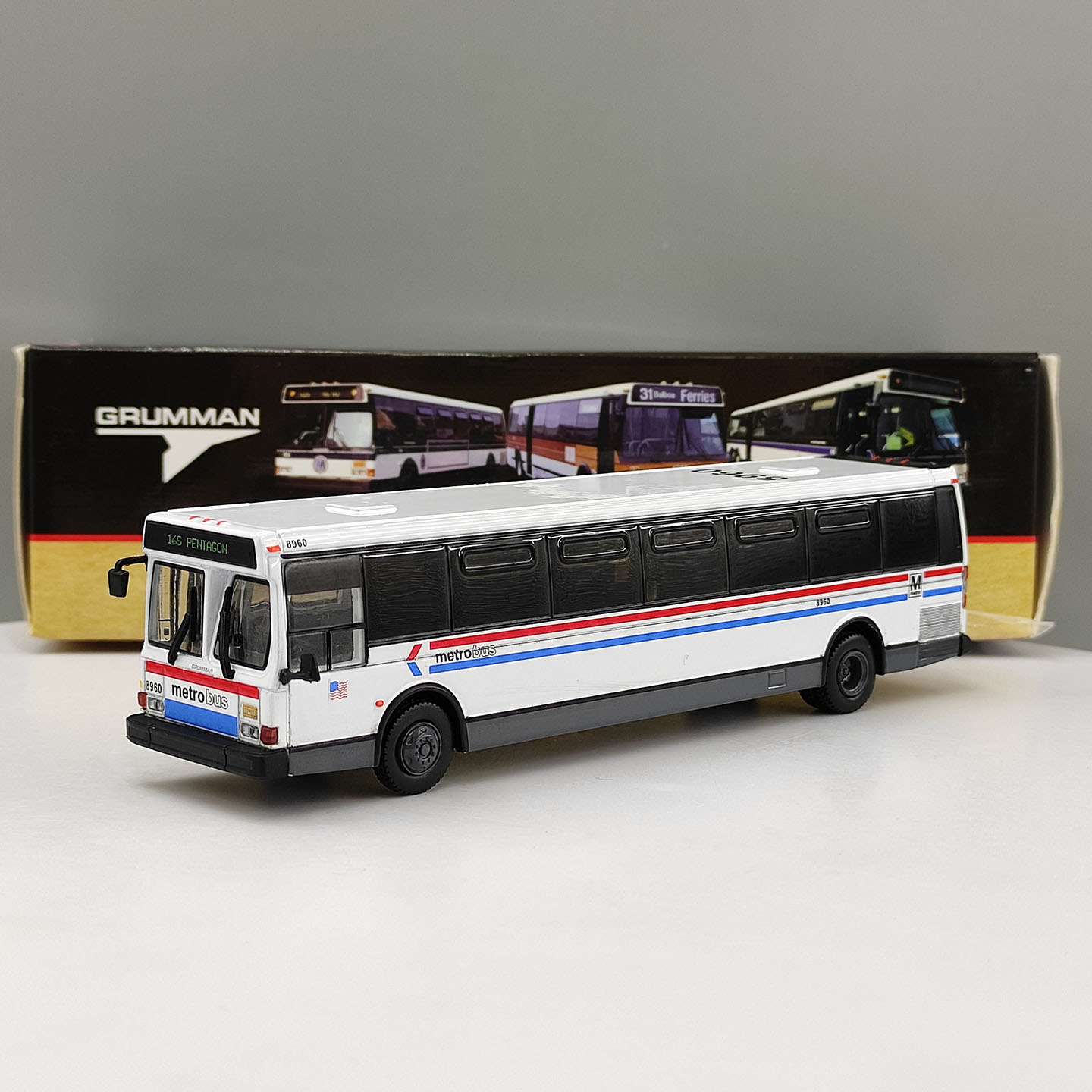 Vintage Collectible Cars - Diecast IR 1:87 Scale Vintage Bus