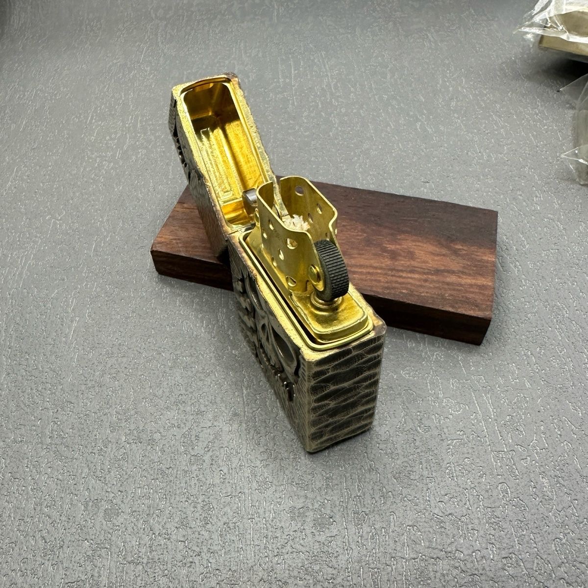 Zorro 912S Armored Brass Keros - огляд і ціна Vintage Collectible Lighters